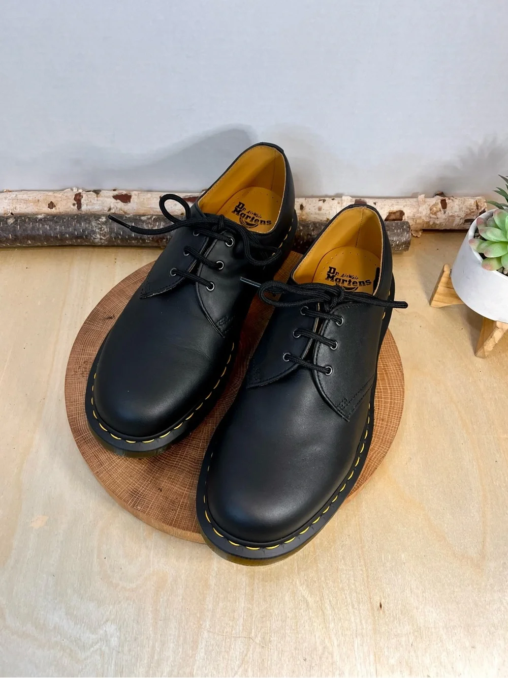 NWOB Dr. Martens 11838 4-Eye Black Leather Oxfords Men's Size 11